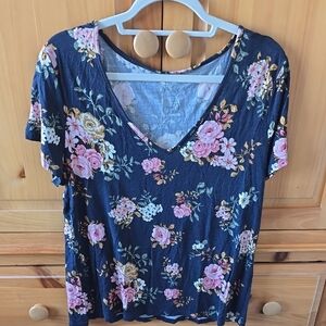 24/7 Maurices Navy Floral Short Sleeve Top